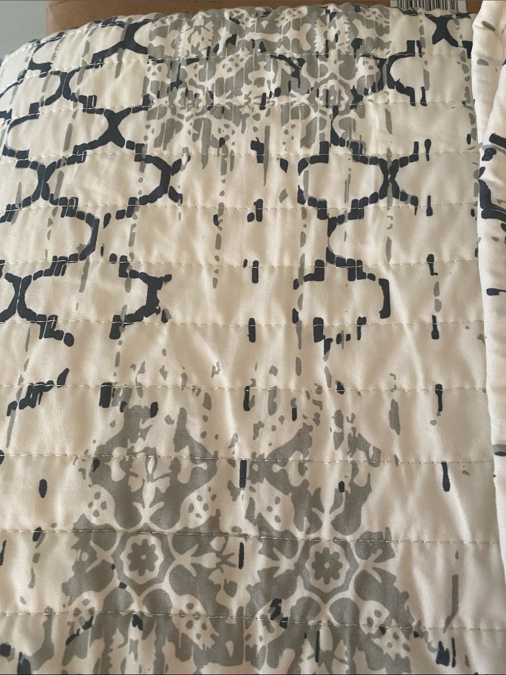 Reversible Quilt Set - Cream & Gray Pattern - Picture 5 of 7
